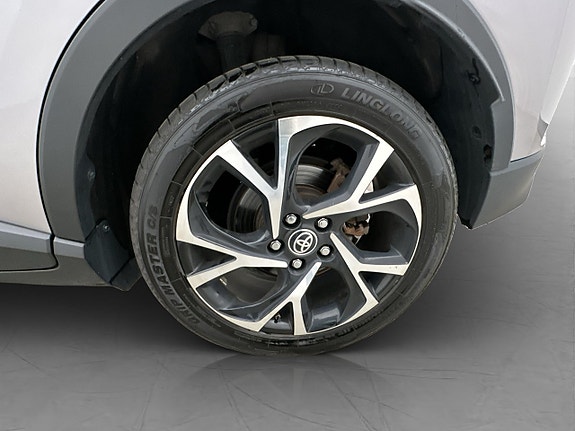 Toyota C-HR 30 of 30