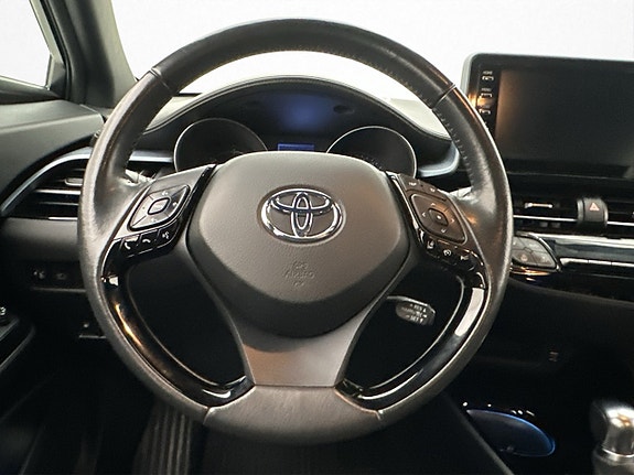 Toyota C-HR 13 of 30