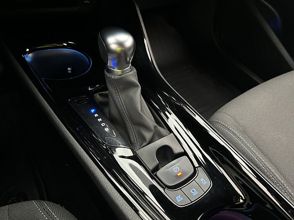 Toyota C-HR 23 of 30