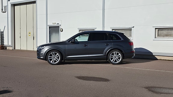 Audi Q7 4 of 12