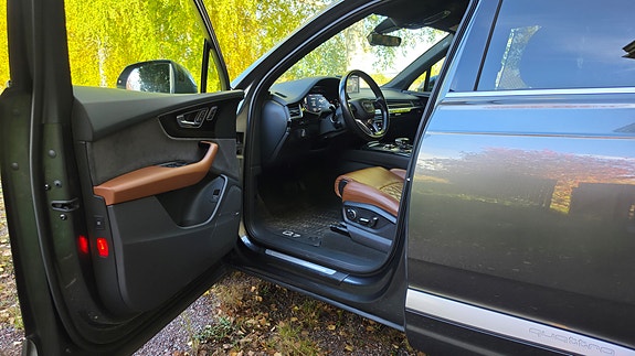 Audi Q7 9 of 12