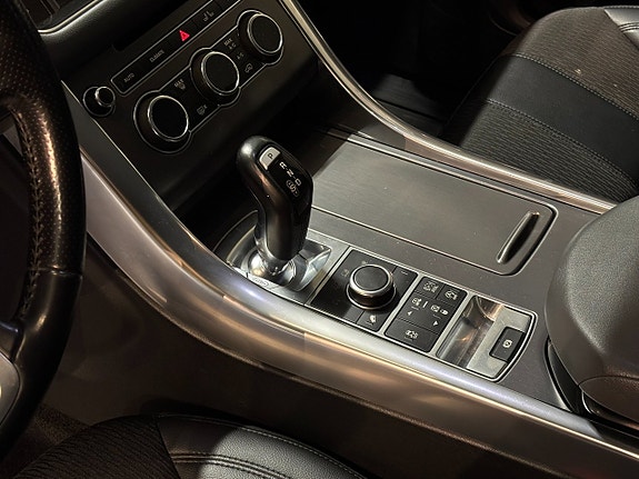 Land Rover Range Rover Sport 9 of 16