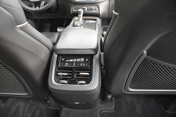 Volvo XC90 28 of 30