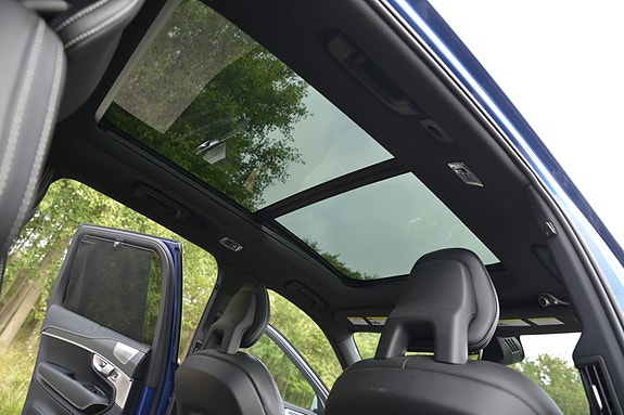 Volvo XC90 30 of 30