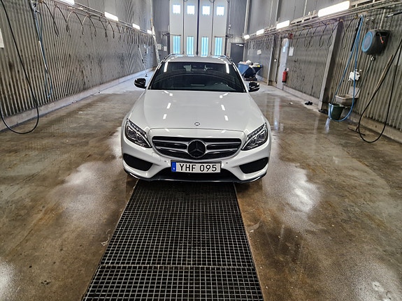 Mercedes-Benz C220 3 of 8