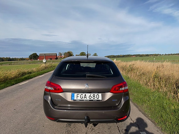 Peugeot 308 SW 3 of 8