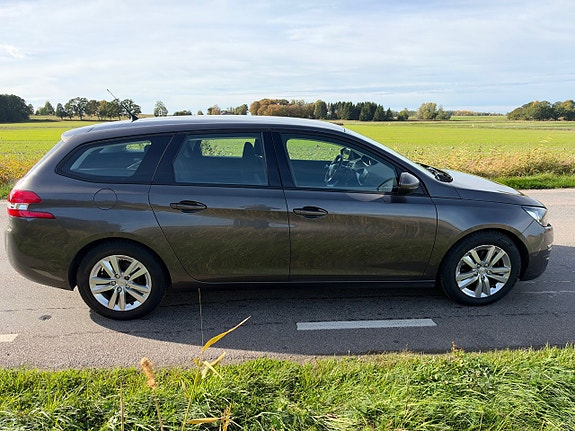 Peugeot 308 SW 6 of 8
