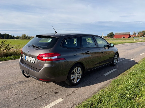 Peugeot 308 SW 5 of 8