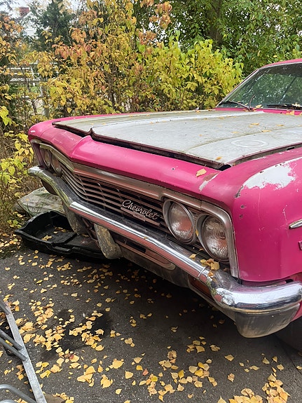 Chevrolet Impala 4 of 6