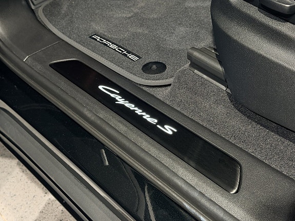 Porsche Cayenne S 17 of 27