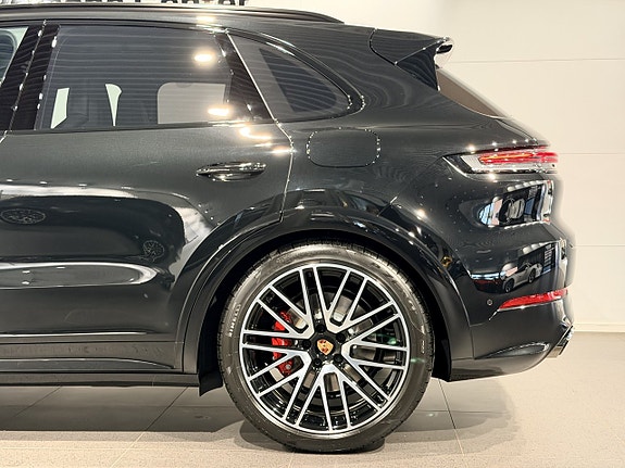 Porsche Cayenne S 10 of 27