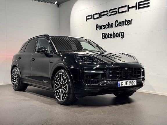 Porsche Cayenne S 2 of 27