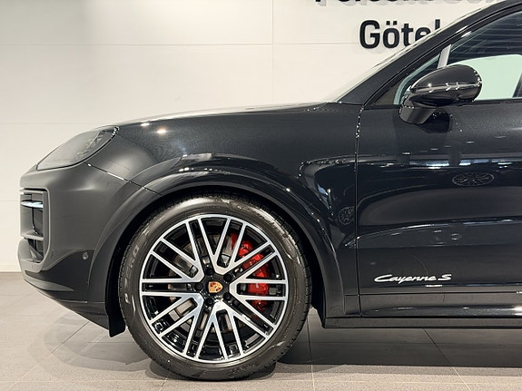 Porsche Cayenne S 9 of 27