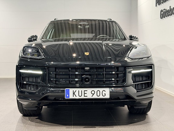 Porsche Cayenne S 3 of 27