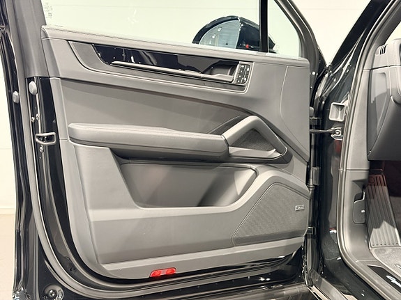 Porsche Cayenne S 15 of 27