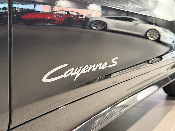 Porsche Cayenne S 11 of 27