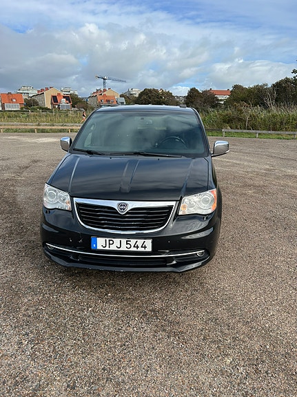 Lancia Voyager 2 of 11