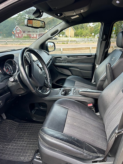 Lancia Voyager 9 of 11
