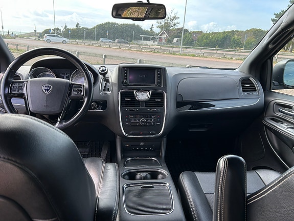 Lancia Voyager 7 of 11