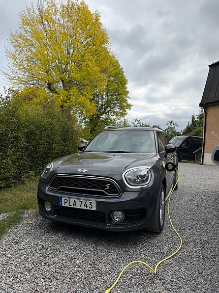 MINI Countryman Cooper SE 2 of 11