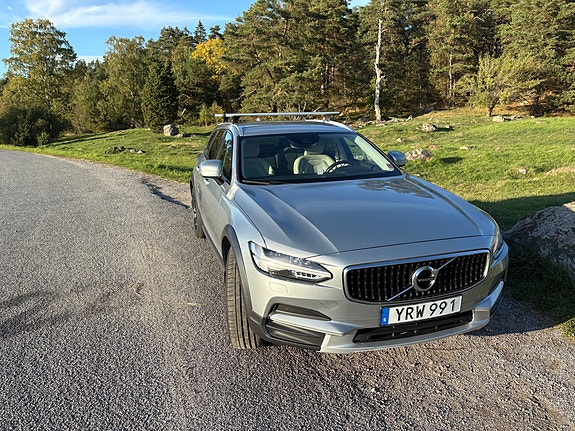Volvo V90 Cross Country 2 of 21