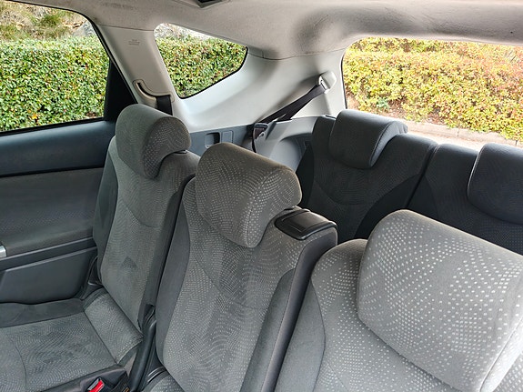 Toyota Prius+ 7 of 12