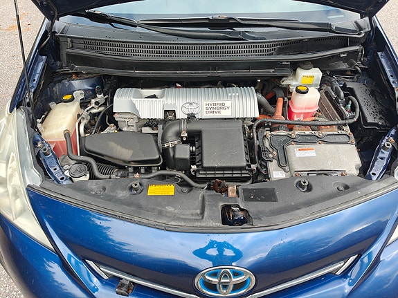 Toyota Prius+ 9 of 12