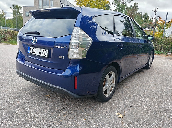 Toyota Prius+ 6 of 12