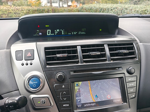 Toyota Prius+ 8 of 12