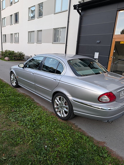 Jaguar X-TYPE 4 of 6