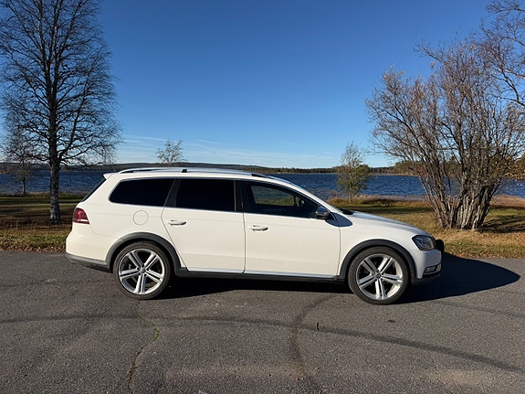 Volkswagen Passat Alltrack 2 of 7