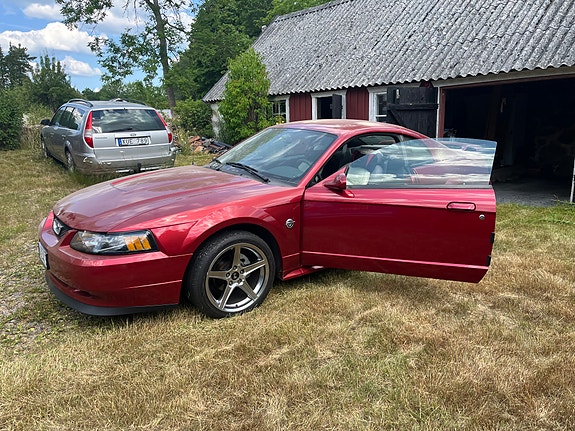 Ford Mustang 4 of 8