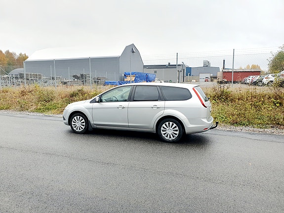 Ford Focus 2 of 6