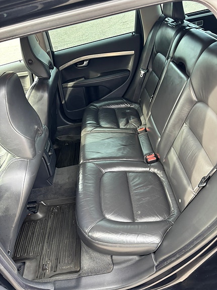 Volvo V70 10 of 16