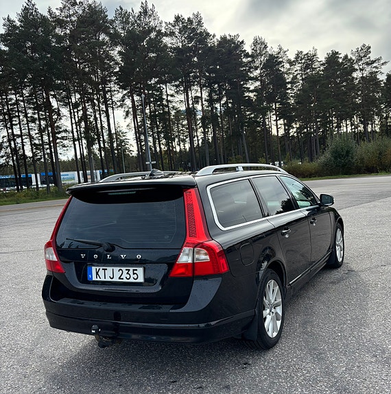 Volvo V70 3 of 16