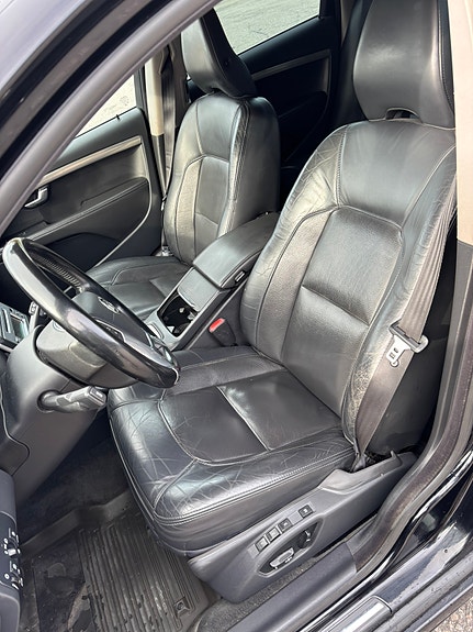 Volvo V70 7 of 16