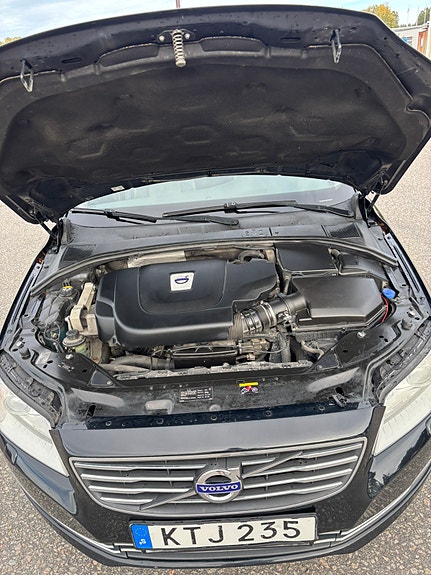 Volvo V70 12 of 16