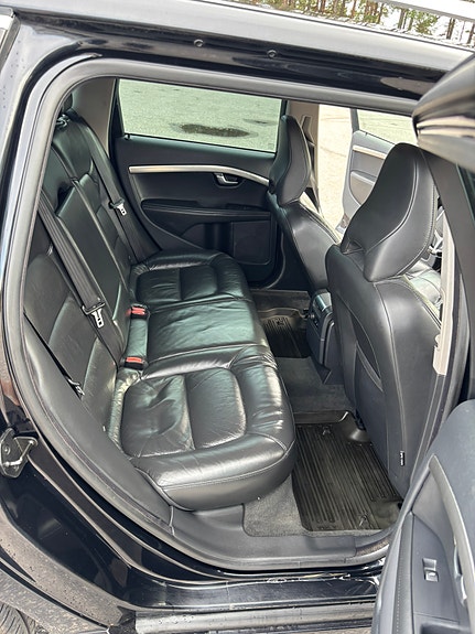 Volvo V70 11 of 16