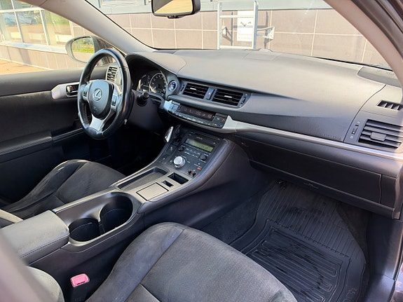 Lexus CT200h 11 of 21
