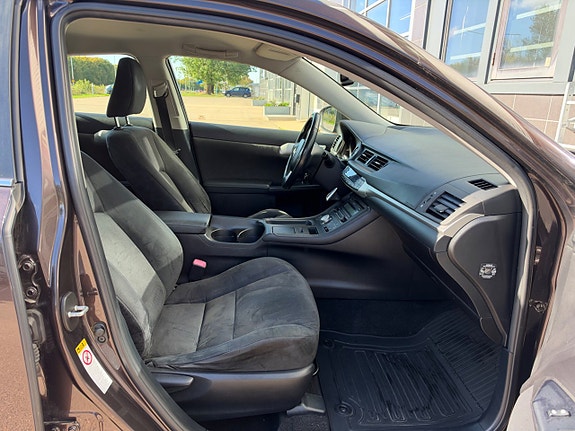 Lexus CT200h 9 of 21