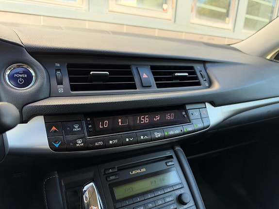 Lexus CT200h 14 of 21