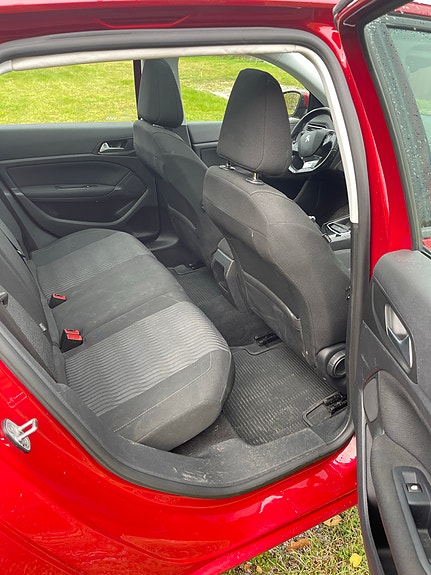 Peugeot 308 SW 8 of 10