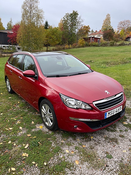 Peugeot 308 SW 2 of 10