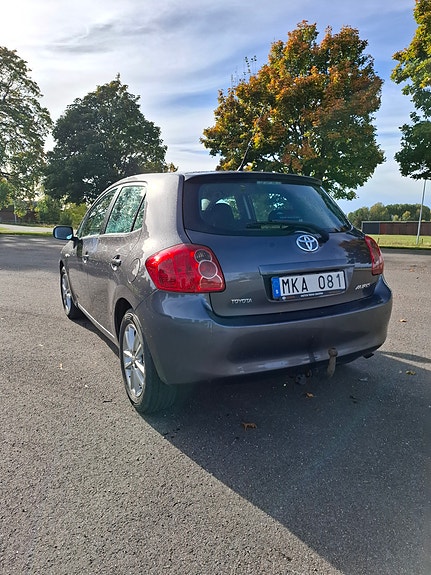 Toyota Auris 3 of 3
