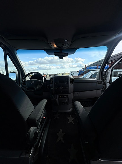 Mercedes-Benz Sprinter 319 12 of 12
