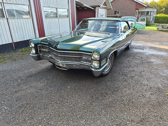 Cadillac Deville 7 of 10