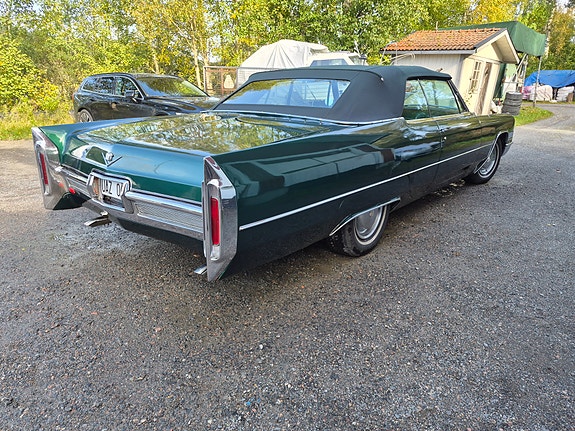 Cadillac Deville 5 of 10