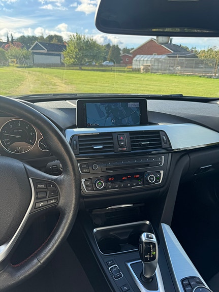 BMW 320d 11 of 16
