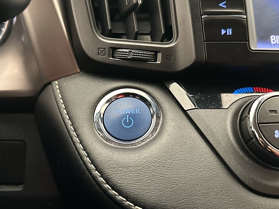 Toyota RAV4 26 of 30