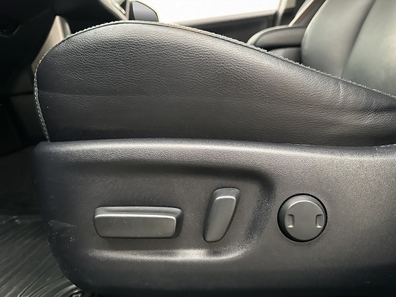 Toyota RAV4 16 of 30